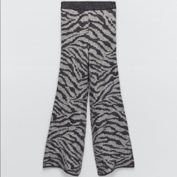 Zara Set - Animal Jacquard Wool and Alpaca Blend Sweatshirt & Pants - Picture 15 of 16